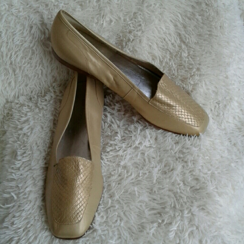 ENZO ANGIOLINI GOLD LEATHER LIBERTY FLATS